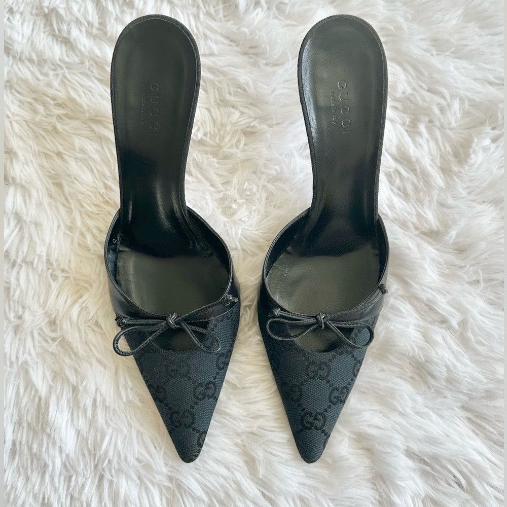 Vintage Gucci Pointed Toe Monogram Kitten Heels